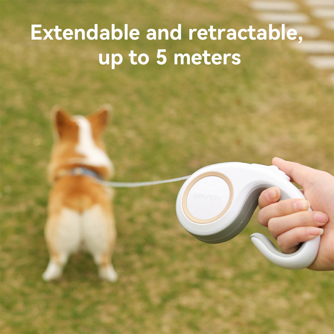 Extendable retractable dog leash showing up to 5 meters length