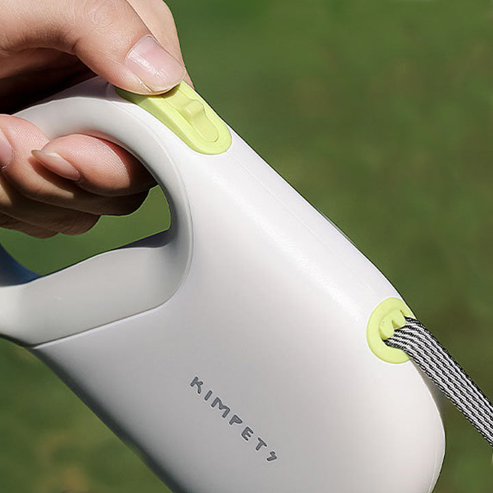 One-button brake control on retractable dog leash for smooth extension and instant locking