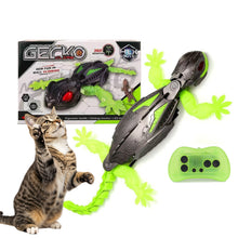 smart gecko toy climbing wall using suction for cats